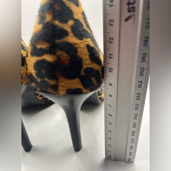 Steve Madden Leopard Print Pony Hair Heels Size 7.5 Pointed Toe With Embellish - Picture 2 of 11
